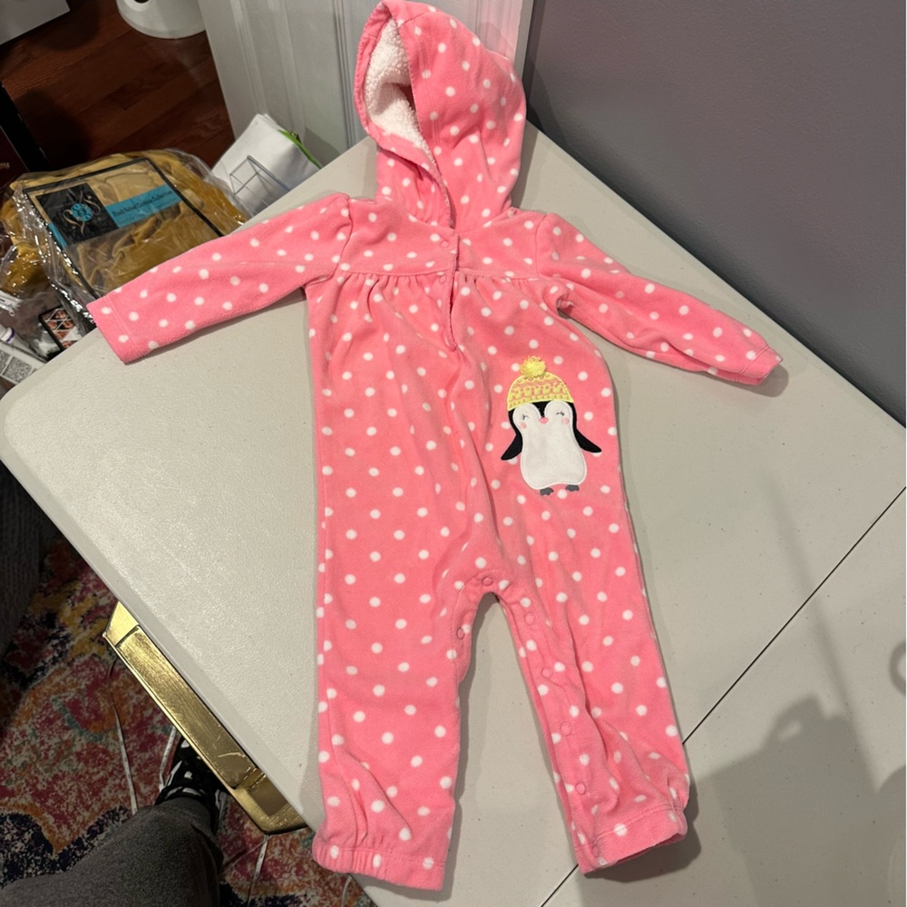 Bundle Carter’s Printed Fleece Sleepers (2) & Pink Hooded Fleece One Piece (1) - Picture 5 of 11